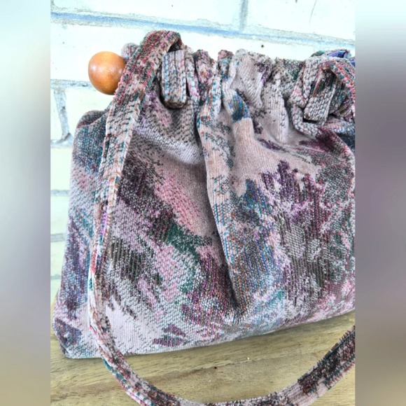 Vintage Carpet Bag - Picture 5 of 9